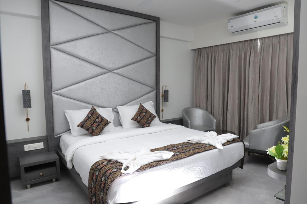 Shikin Hotels Нави Мумбаи Экстерьер фото